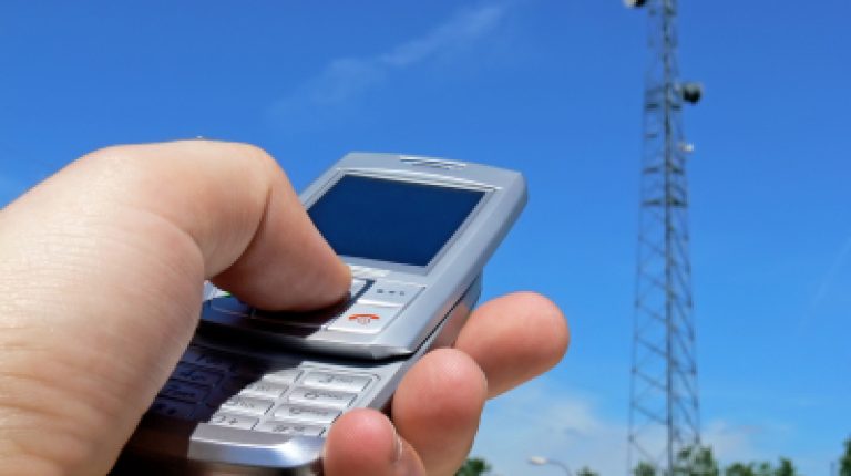 US Cancer chief sees cell phone risks_669bde70916cf.jpeg